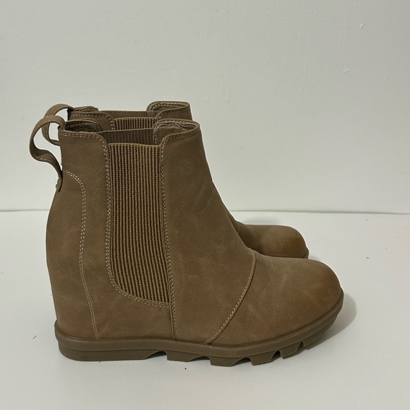 Athlefit Women's Wedge Booties
Khaki Size 7 with Heel
Comfortable Ankle Boots - Picture 7 of 8